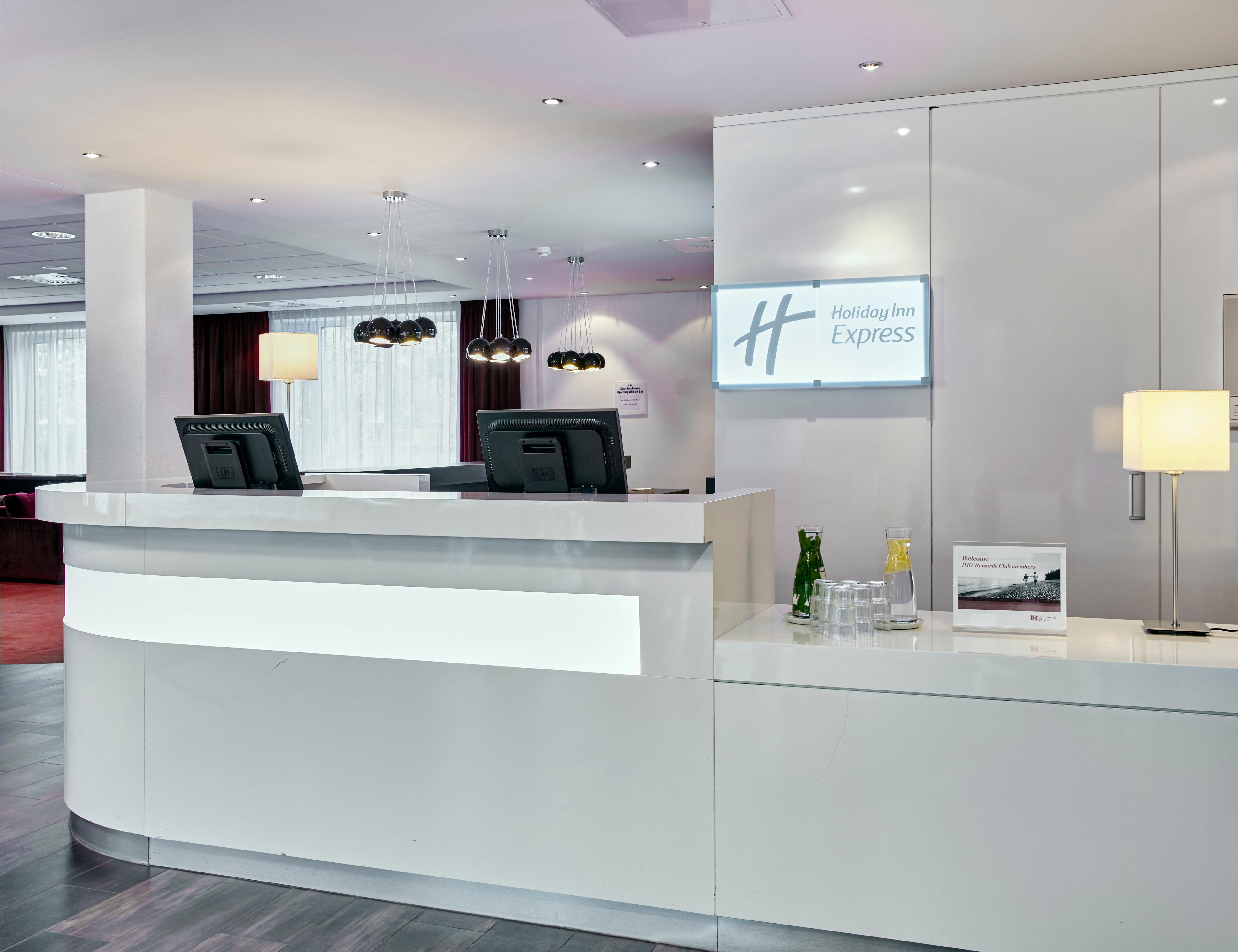 Holiday Inn Express Amsterdam - Schiphol, An Ihg Hotel Hoofddorp Exterior photo