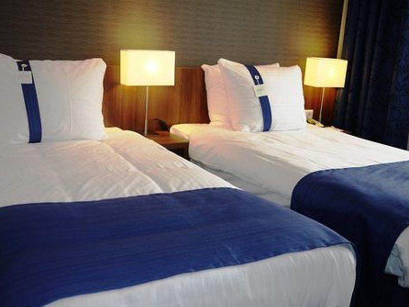 Holiday Inn Express Amsterdam - Schiphol, An Ihg Hotel Hoofddorp Room photo