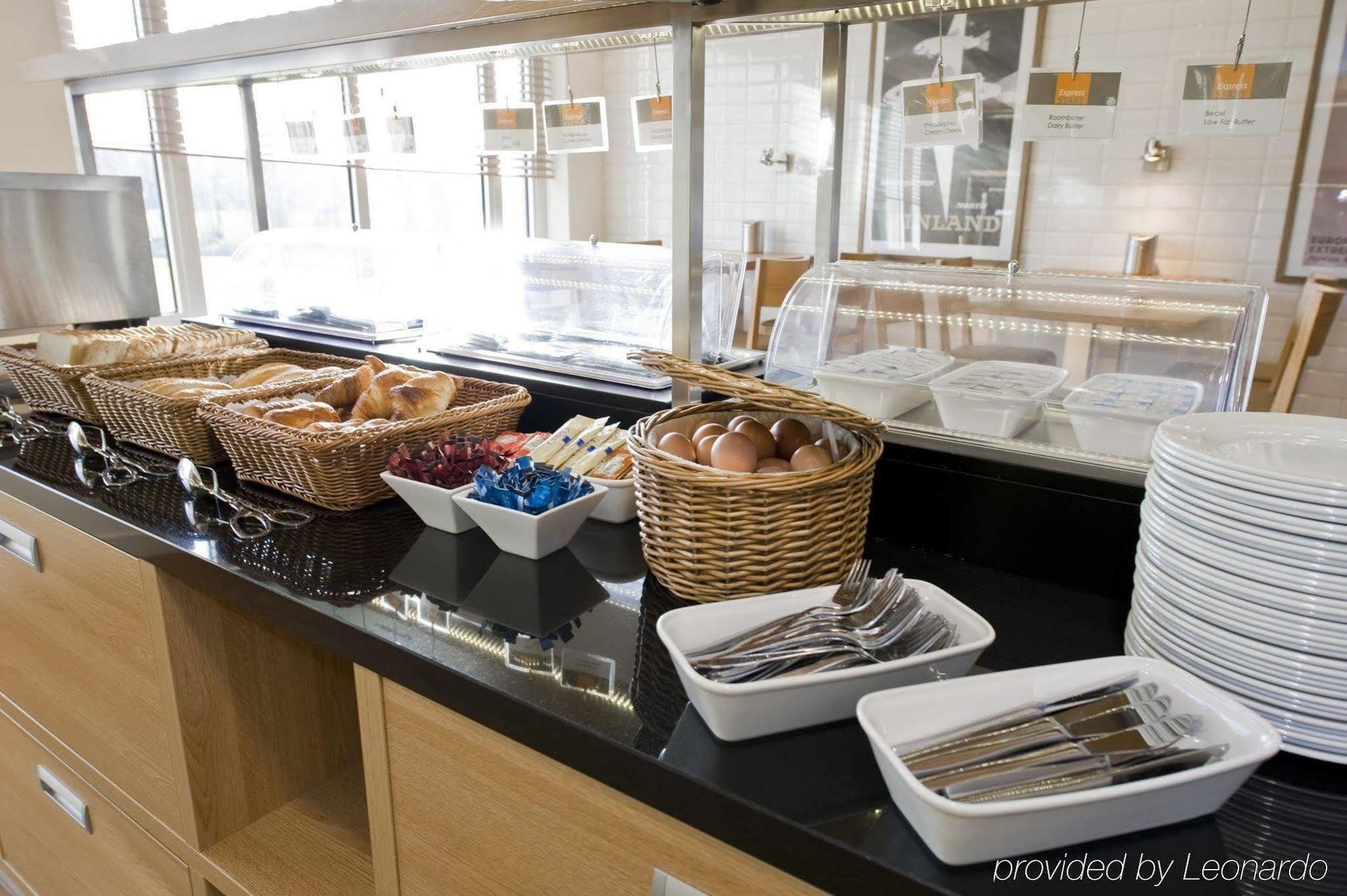 Holiday Inn Express Amsterdam - Schiphol, An Ihg Hotel Hoofddorp Restaurant photo